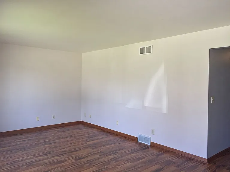 4413 Menasha Ave #4413 — Photo 2