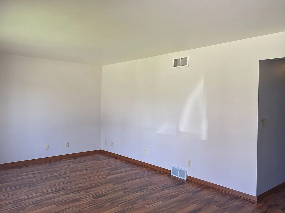 Building Photo - 4413 Menasha Ave #4413