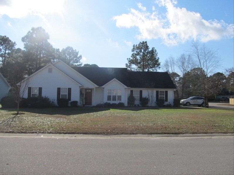 http://www.propertyboss.net/CustomerImages/SWEYER_71385/media/Properties/7400%20Bright%20Leaf%20Rd/zsmall_12-18-12%20001.JPG