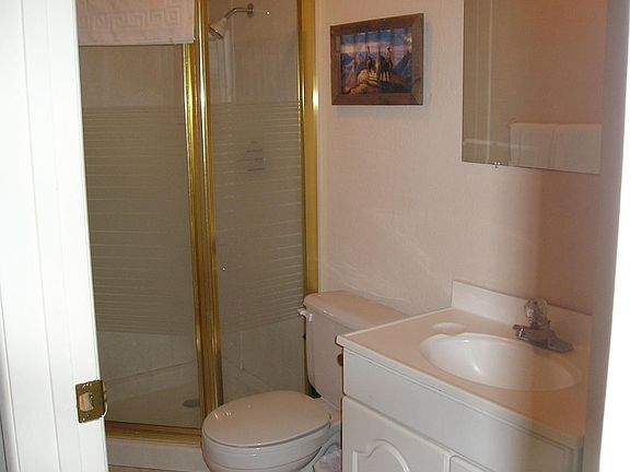 4th image of 402 S Vista Dr
