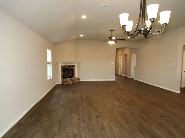 902 Clanton Cv — Photo 8