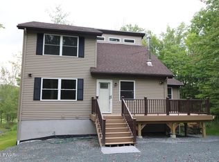 33 S Fairway Dr, Lake Ariel, PA 18436