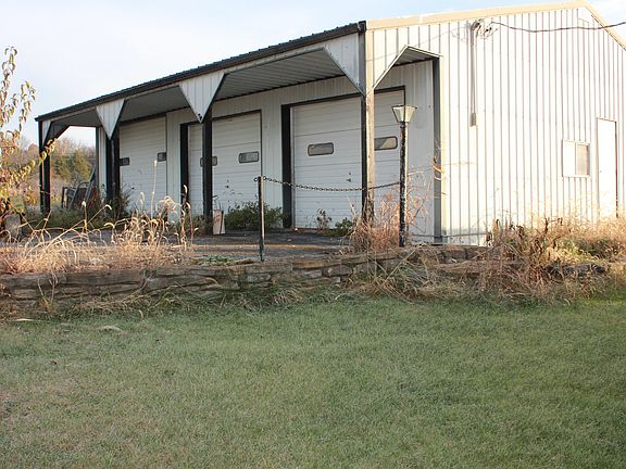 Oversized 3 car garage