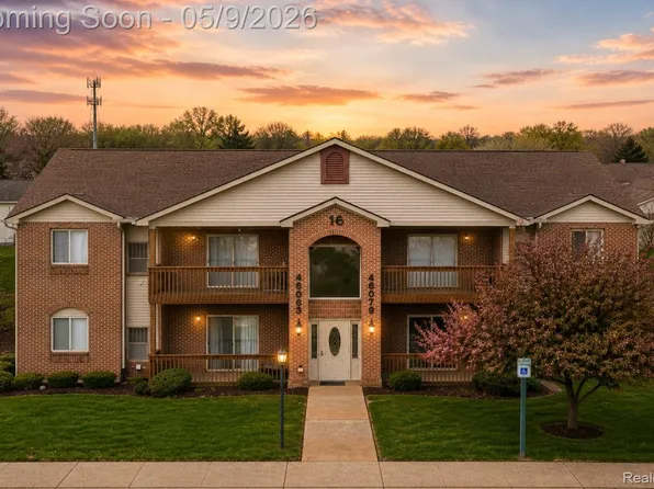46075 Tallgrass Ct, Belleville, MI 48111