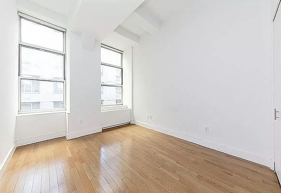 3rd image of 321 W 37th St APT 7A
