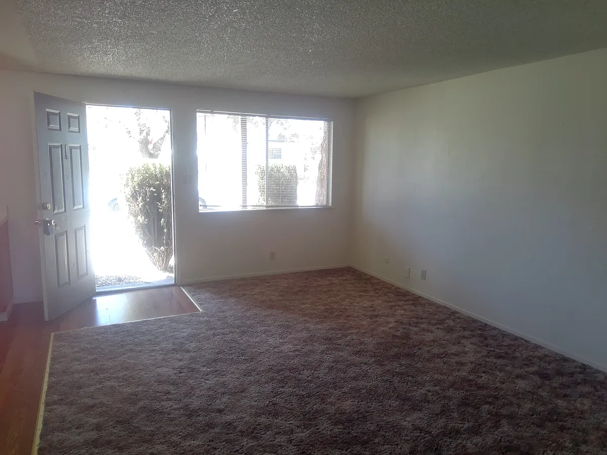 Building Photo - 3502 Woodside Dr #1