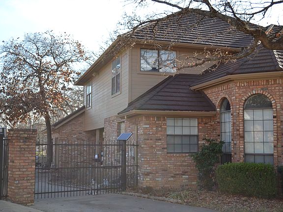 2nd image of 2204 Emerald Oaks Ct