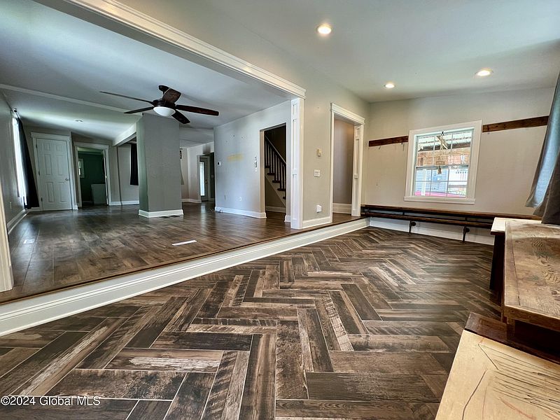 4th image of 7 Patten Avenue