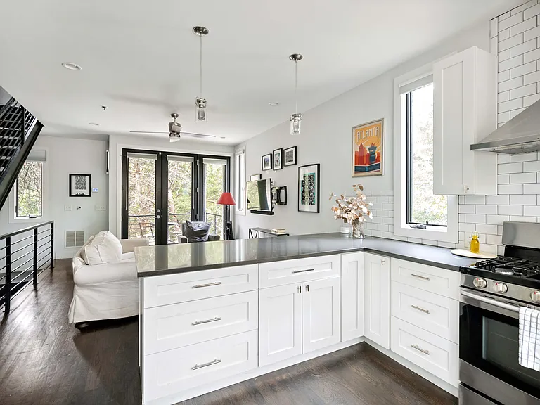 682 Barnett St NE — Photo 13