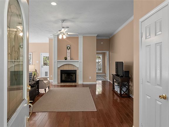 3rd image of 4908 Winchester Dr