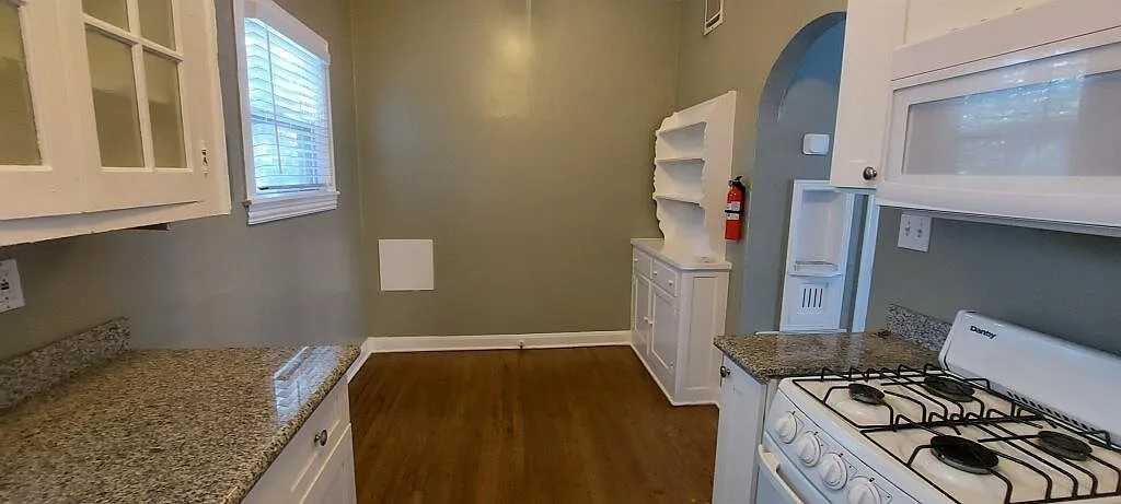 Building Photo - 203 W Magnolia Ave #2