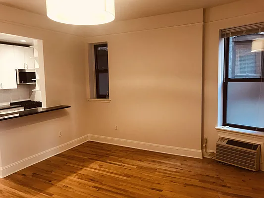 Rented by Metropolis Real Estate of Manhattan | media 47