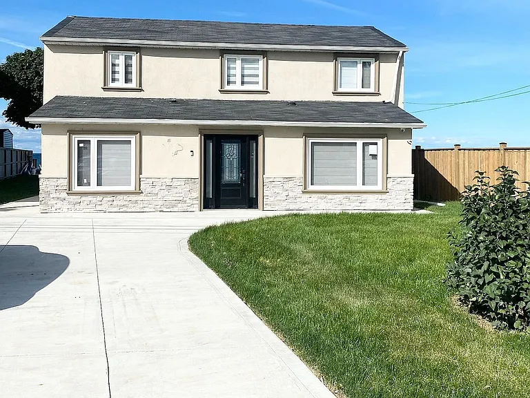 48 Seabreeze Cres — Photo 2