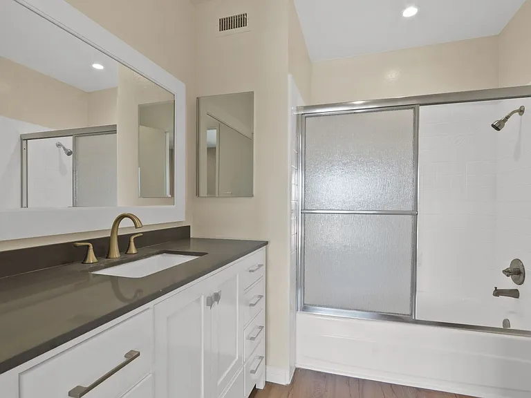1115 Rosecrans Ave — Photo 8