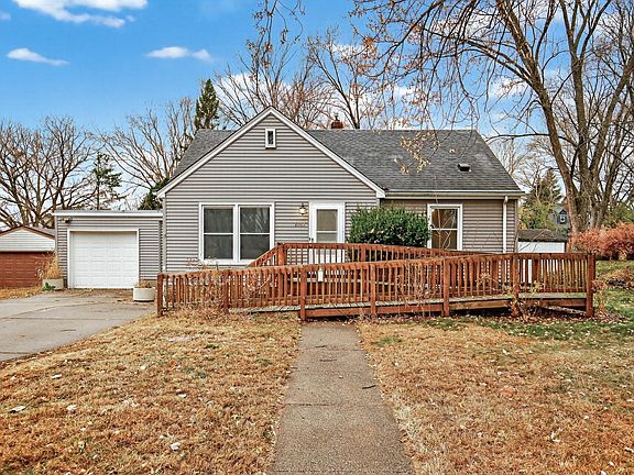2nd image of 2057 Giesmann St