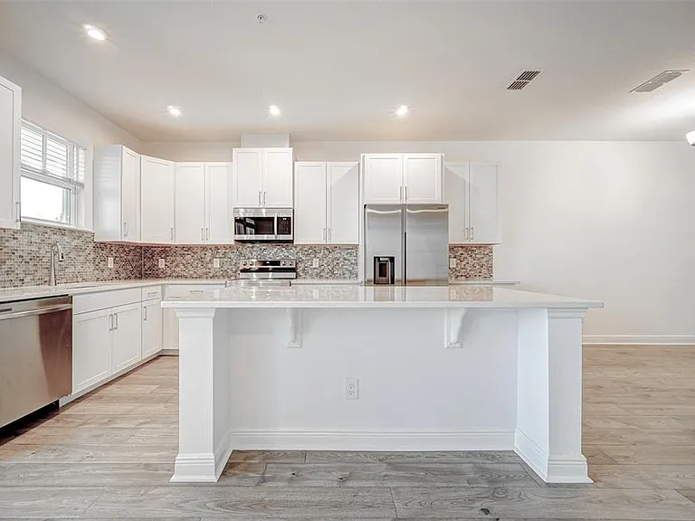 7035 Nemours Pkwy — Photo 7