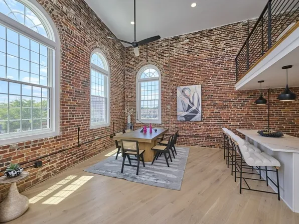 34 Salem St #201, Medford, MA 02155