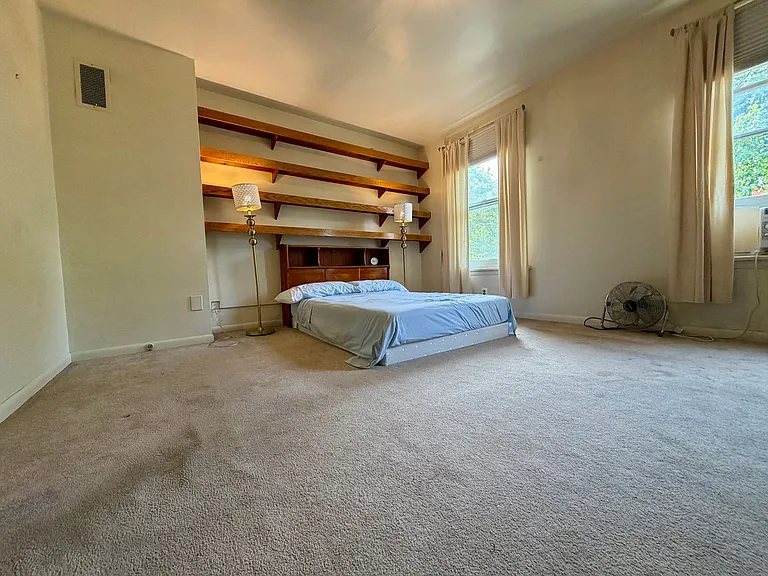 4518 Regent St — Photo 16