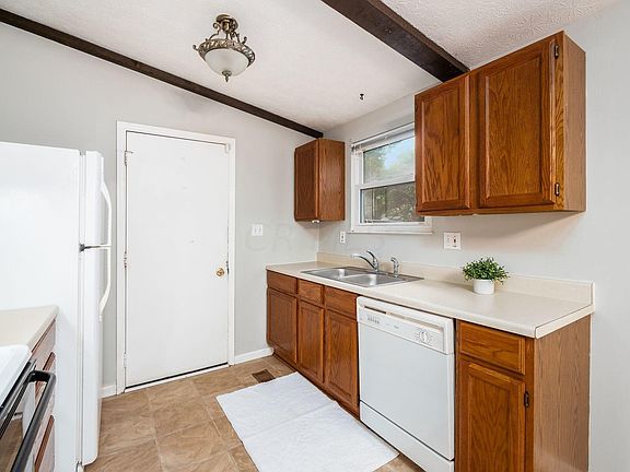 3rd image of 4077 Yellowstone Dr