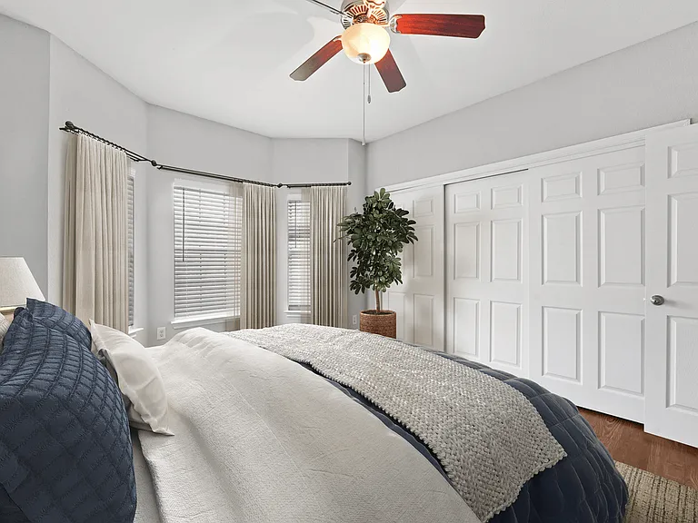 Stonebrook Apartments — Photo 8