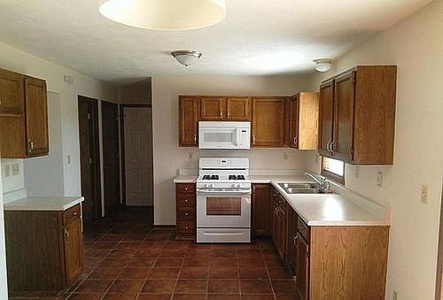 4th image of 392 Tralee Dr