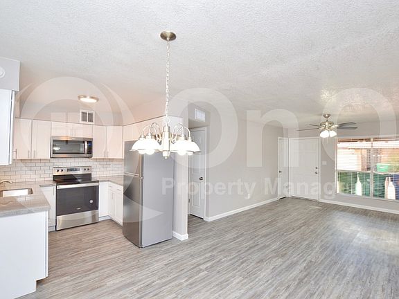 3rd image of 645 N Arrowhead Dr #4