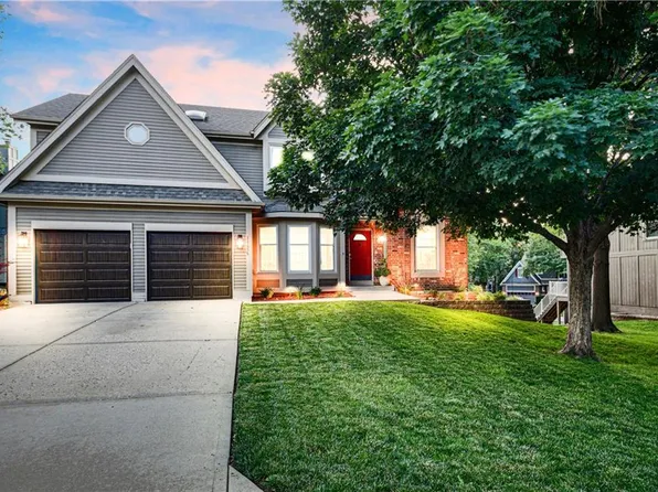 11656 S Parkwood Dr, Olathe, KS 66061