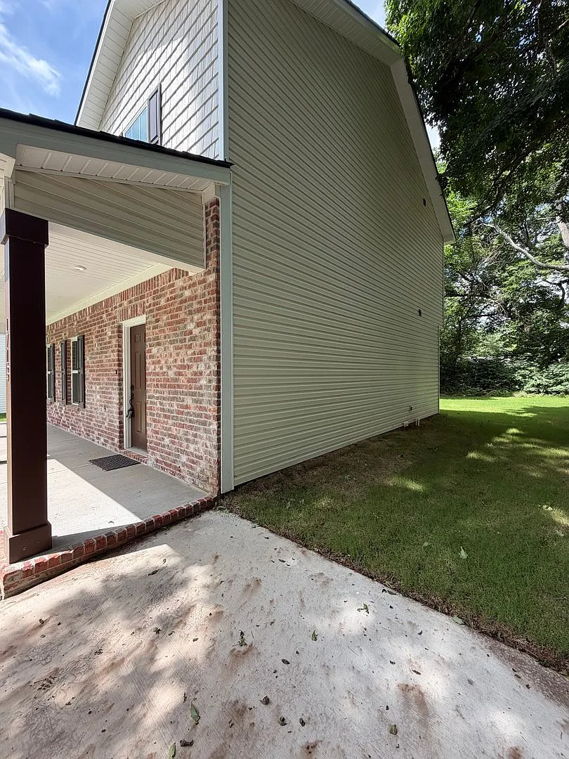 3 Bedroom 2.5 Bath 1,732 sq ft — Photo 2