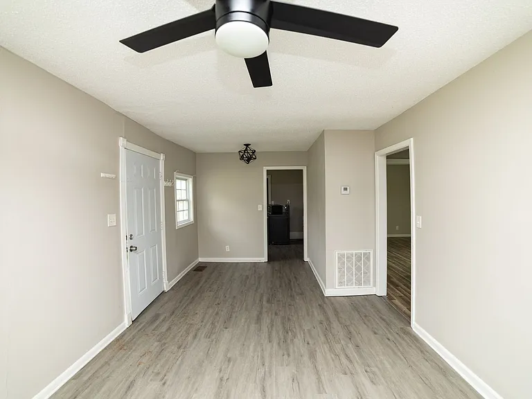 516 Waycross Dr — Photo 3