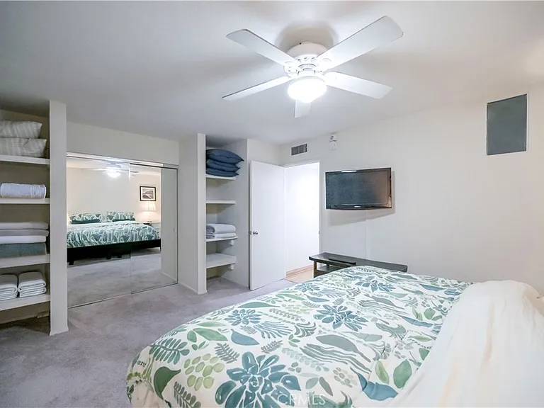 4425 Whitsett Ave — Photo 24