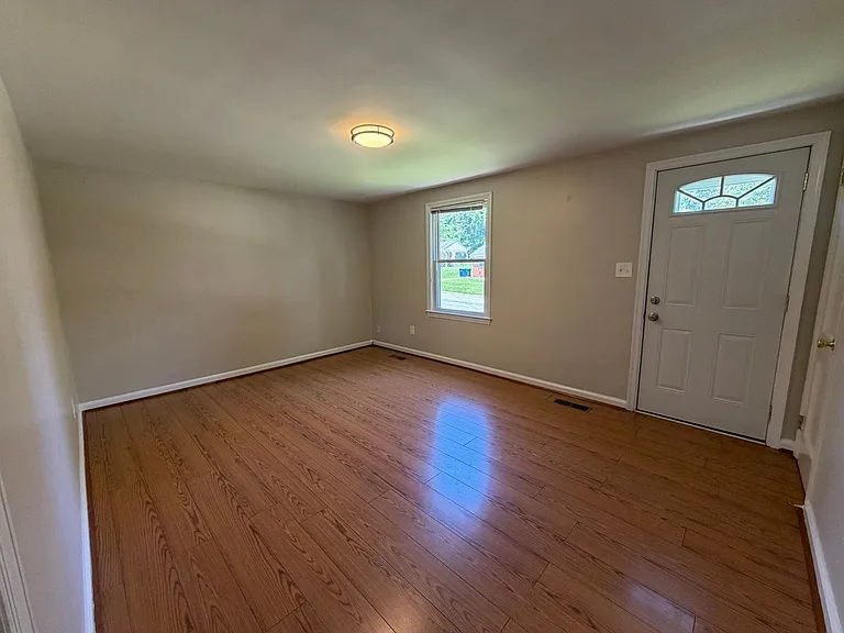 1003 Montgomery St — Photo 7