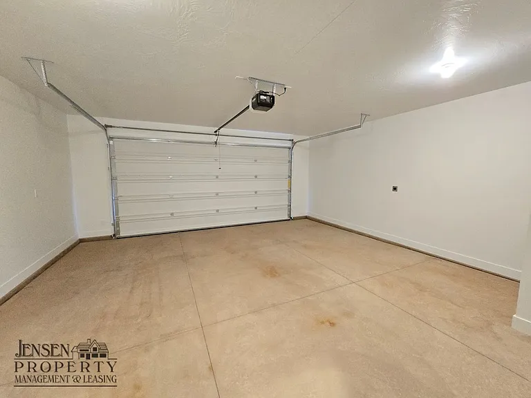 915 W Boxthorn Dr — Photo 22