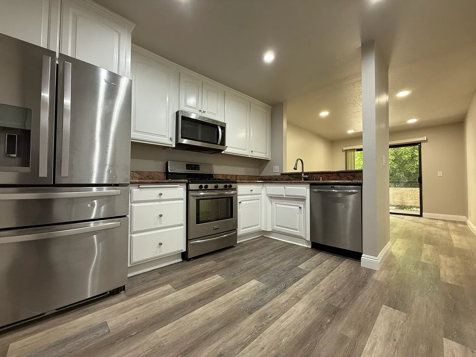 2 bed, 1700 sqft, $3,895 — Photo 3