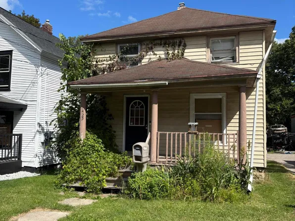 1425 Ada St, Lansing, MI 48910