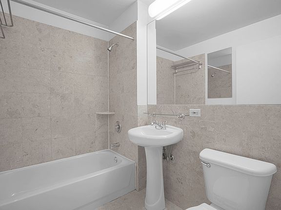 5th image of 360 W 43rd St APT N2l