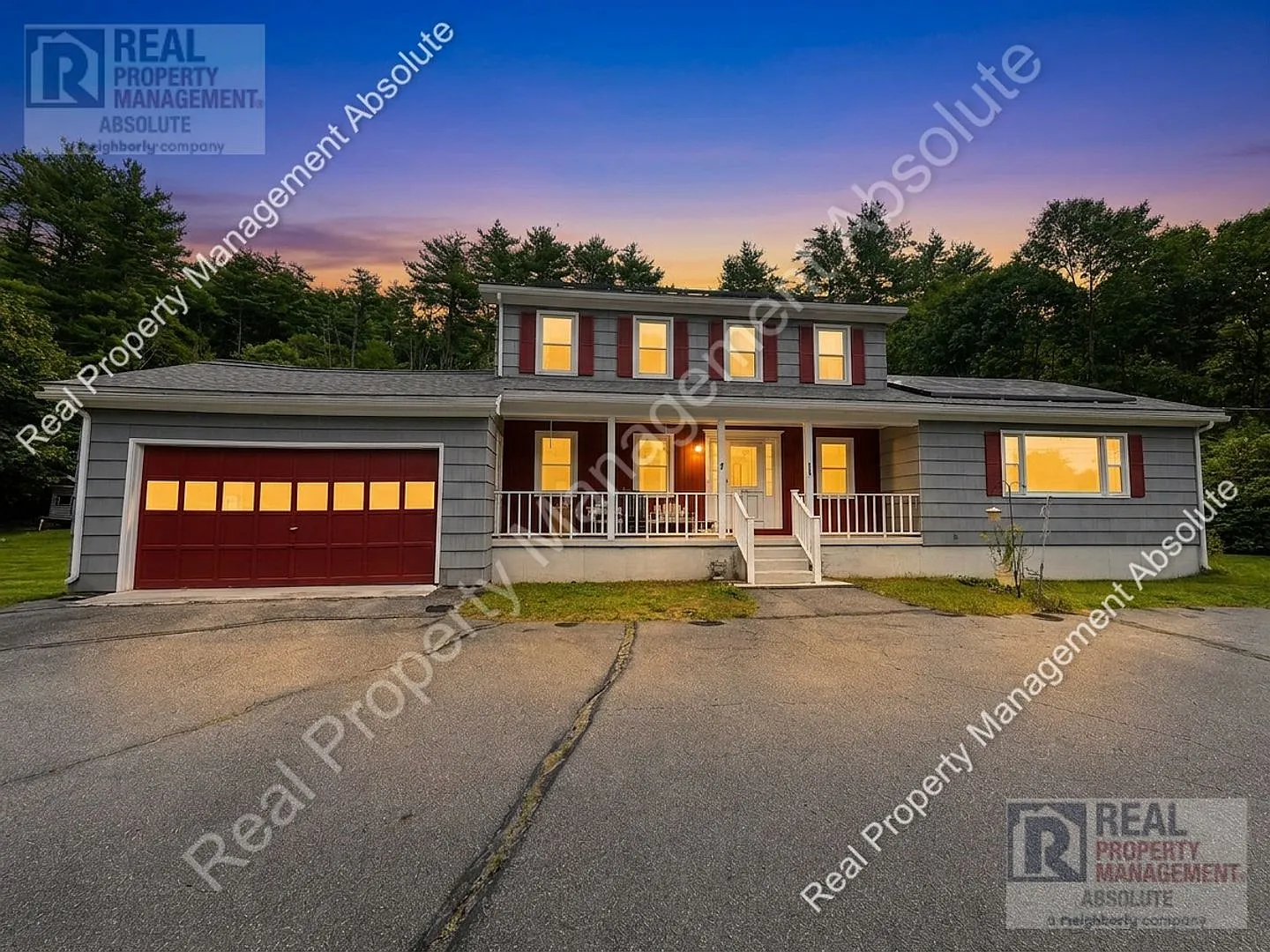 Large 4 bedroom Single Family with expansive yard — Photo 3