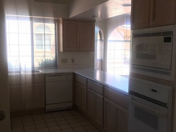 5th image of 581 S Sawmill Gardens Dr