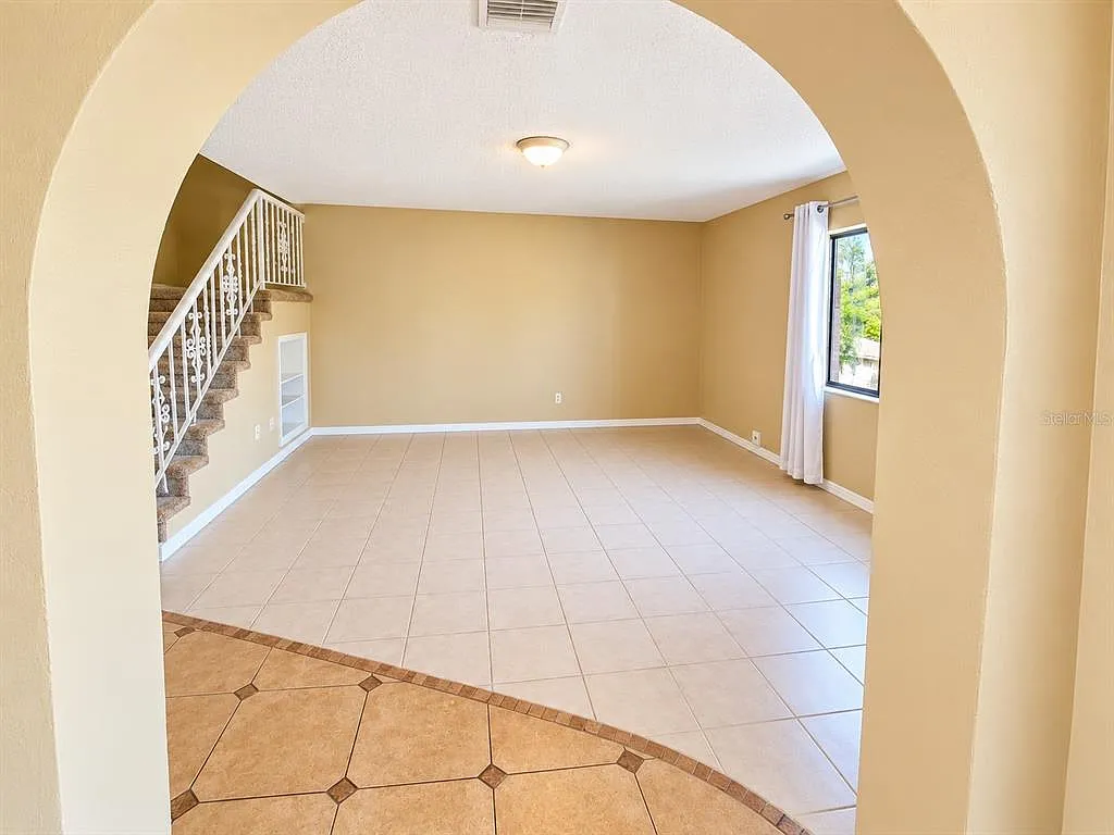 2 bed, 2.0 bath, 1361 sqft, $1,795 — Photo 3