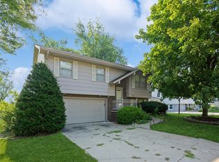 1412 Country Club Rd, Indianola, IA 50125