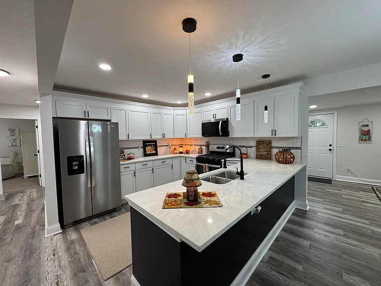 1427 Austin Ave — Photo 8