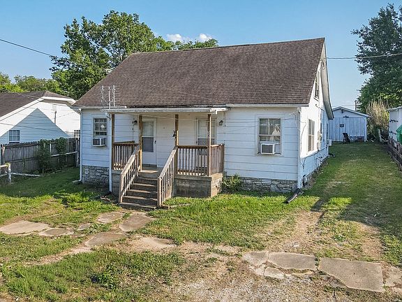 4th image of 525 Maple St