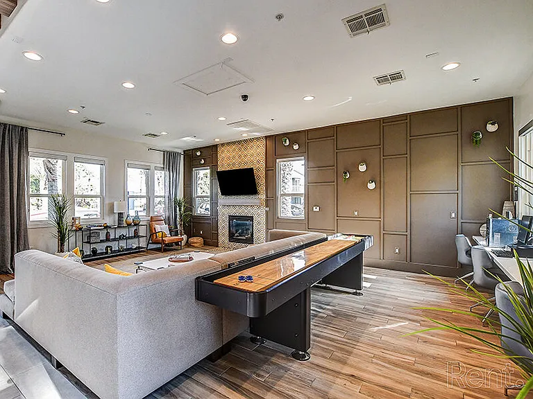Fleetwood Apartments — Photo 30