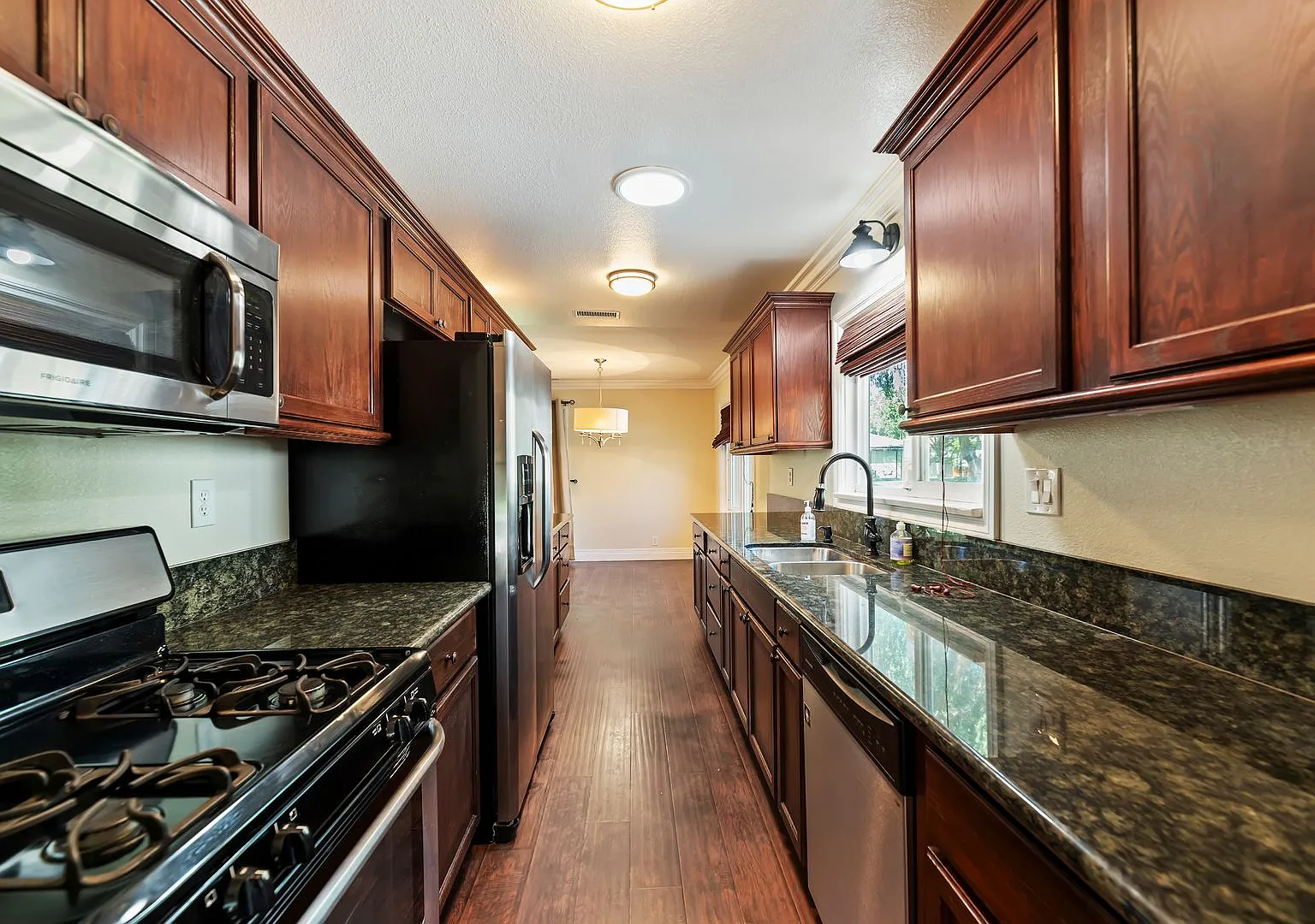 Stunning Riverside Home for Rent- Solar, EV Charger & More! — Photo 3