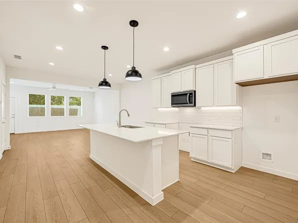 3225 Dennis St, Houston, TX 77004