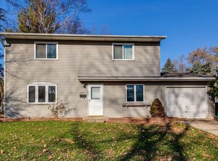18462 W Geier Rd, Gurnee, IL 60031