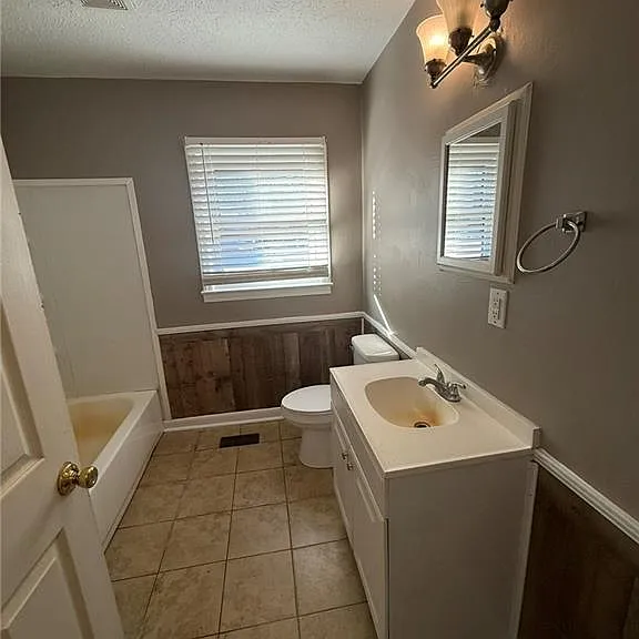 2223 Carbine St — Photo 6