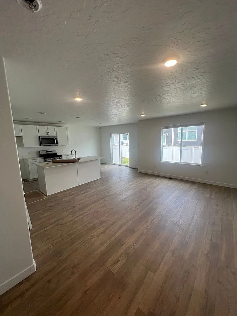 3718 W 930 N — Photo 2