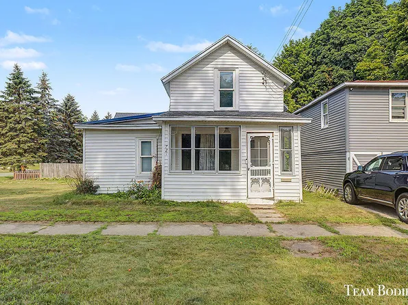 721 Pearl St, Belding, MI 48809