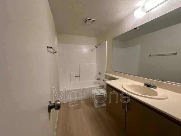 23575 Parkland Ave — Photo 12