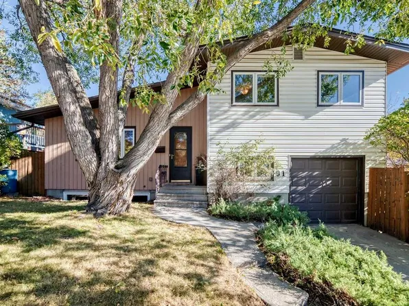 91 N Chisholm Cres NW, Calgary, AB T2L 0Y9